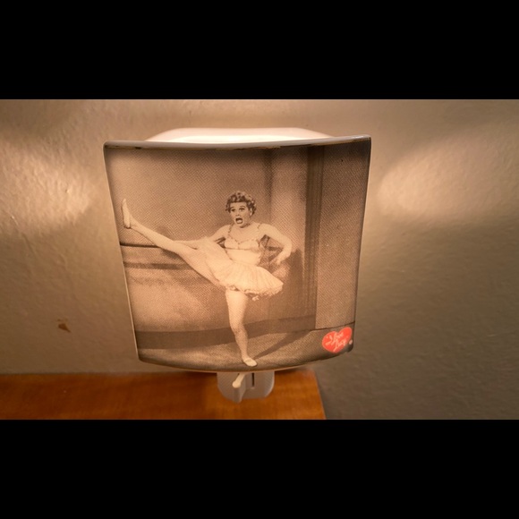 I love lucy porcelain wall plug-in night light!! - Picture 2 of 3